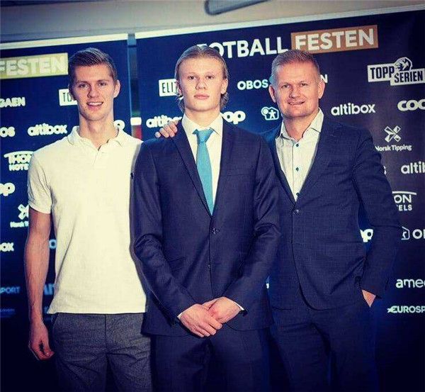 faker ： ＂在我与 SKT 的时光中，我有许多美好的回忆；与 T1 一起，我经历了很多个人成长＂